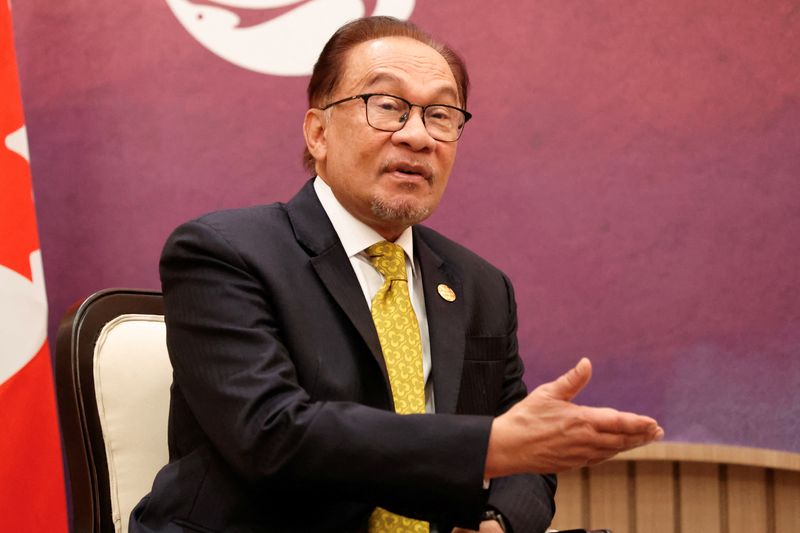 &copy; Reuters. FILE PHOTO: Malaysian Prime Minister Anwar Ibrahim gestures as he speaks with Canada's Prime Minister Justin Trudeau (not pictured), during their bilateral meeting on the sidelines of the 43rd ASEAN Summit in Jakarta, Indonesia, September 6, 2023. REUTERS