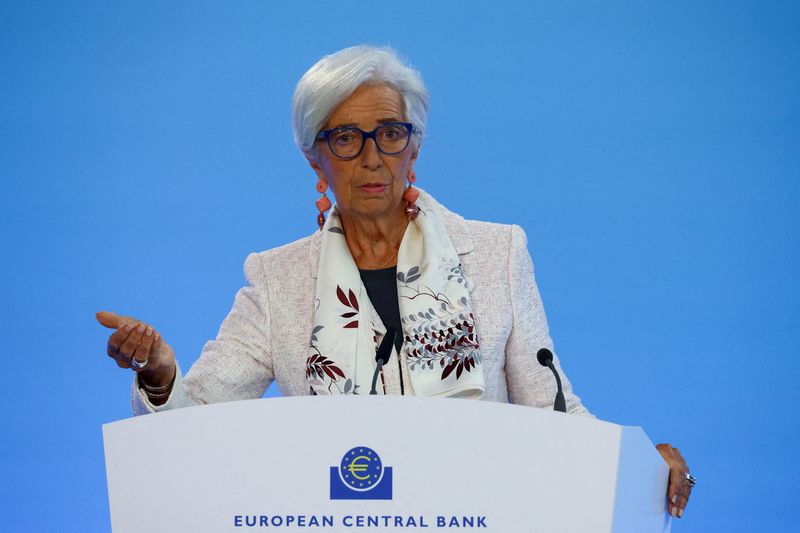 &copy; Reuters.  ９月１１日、 今週１４日の欧州中央銀行（ＥＣＢ）理事会で利上げが停止されるか実施されるか市場の見方が割れている。写真はECBのラガルド総裁。フランクフルトで７月撮影（２０２３