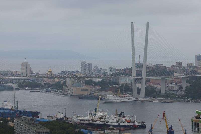 &copy; Reuters. A view shows a bridge over the Golden Horn Bay in Vladivostok, Russia September 11, 2023.  REUTERS/Evgenia Novozhenina