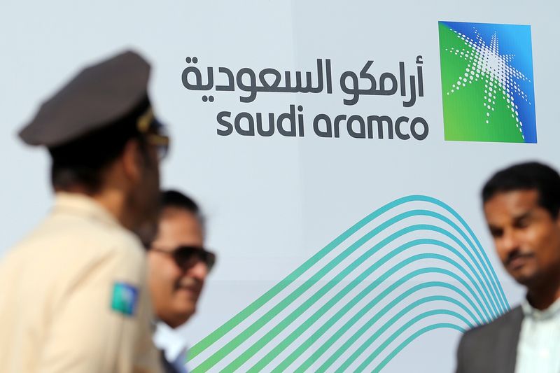 &copy; Reuters. شعار شركة أرامكو السعودية خلال مؤتمر صحفي في الظهران بصورة من أرشيف رويترز.