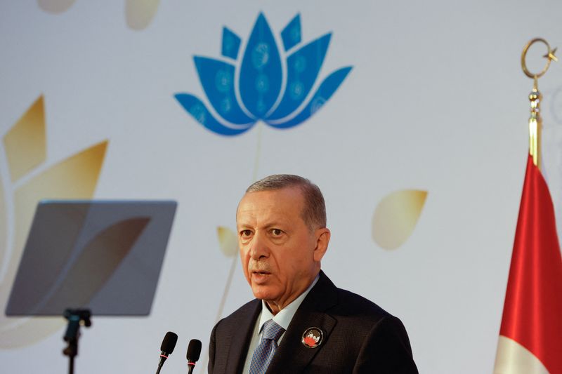 &copy; Reuters. الرئيس التركي رجب طيب أردوغان خلال مؤتمر صحفي في قمة العشرين بنيودلهي يوم الأحد. تصوير: عدنان العبيدي - رويترز.