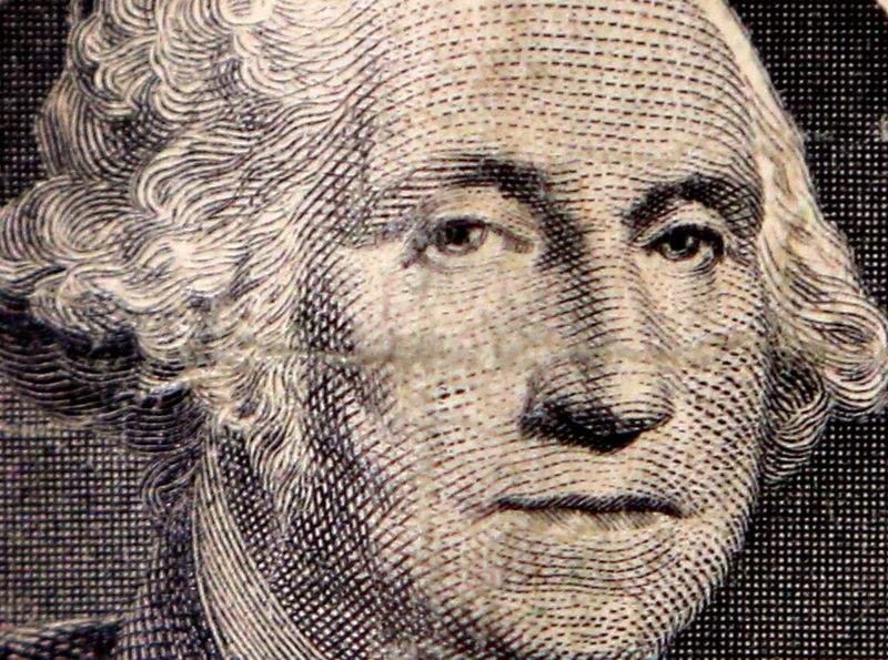 &copy; Reuters. FOTO DE ARCHIVO: La imagen del primer presidente de Estados Unidos George Washington en un billete de un dólar, en una foto ilustración en Toronto. 15 de octubre 2014.  REUTERS/Chris Helgren/Foto de archivo