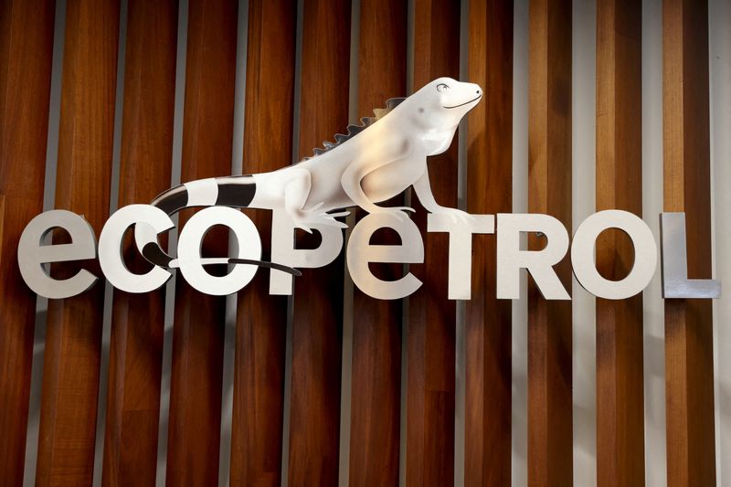 &copy; Reuters. FILE PHOTO: The logo of Ecopetrol is pictured at its headquarters in Bogota, Colombia July 11, 2023. REUTERS/Luisa Gonzalez/File Photo