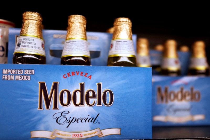 &copy; Reuters. FILE PHOTO: Bottles of the beer, Modelo, a brand of Constellation Brands Inc., sit on a supermarket shelf in Los Angeles, California April 1, 2015.  REUTERS/Lucy Nicholson/File Photo