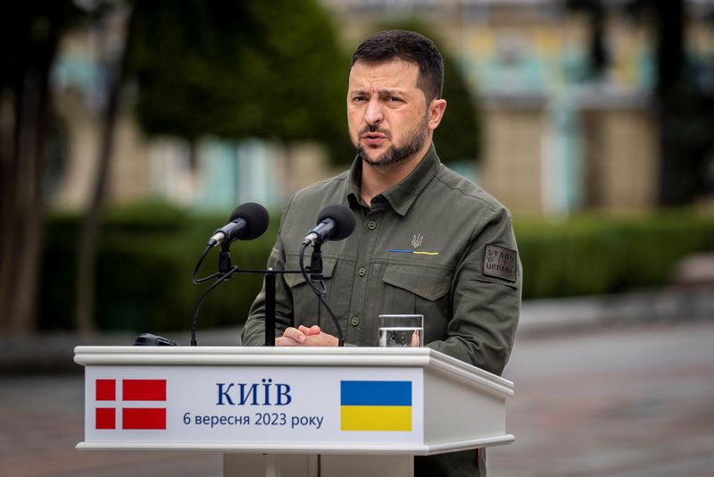 &copy; Reuters. FILE PHOTO: Ukraine's President Volodymyr Zelenskiy during a press conference with Denmark's Prime Minister Mette Frederiksen (not pictured) in front of the presidential palace in Kyiv, Ukraine, September 6, 2023. Ritzau Scanpix/Ida Marie Odgaard via REUT