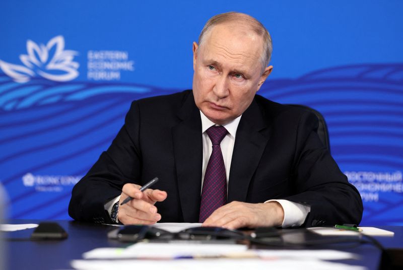 &copy; Reuters.  ９月１２日、ロシアのプーチン大統領（写真）はインフレ率の上昇により中央銀行は先月１２％へ利上げせざるを得なくなったと述べ、物価上昇が制御不能になればロシア経済は打撃を受