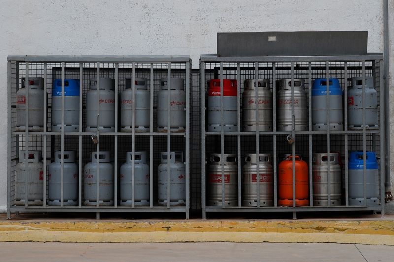 &copy; Reuters. Du butane et du propane, stockés dans une station-service en Espagne. /Photo prise le 29 mars 2022/REUTERS/Jon Nazca