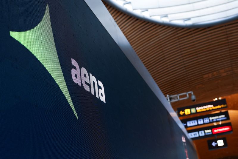 &copy; Reuters. FILE PHOTO: The logo of Spanish airports operator Aena is seen at the Adolfo Suarez Barajas Airport in Madrid, Spain, February 13, 2023. REUTERS/Violeta Santos Moura/File Photo