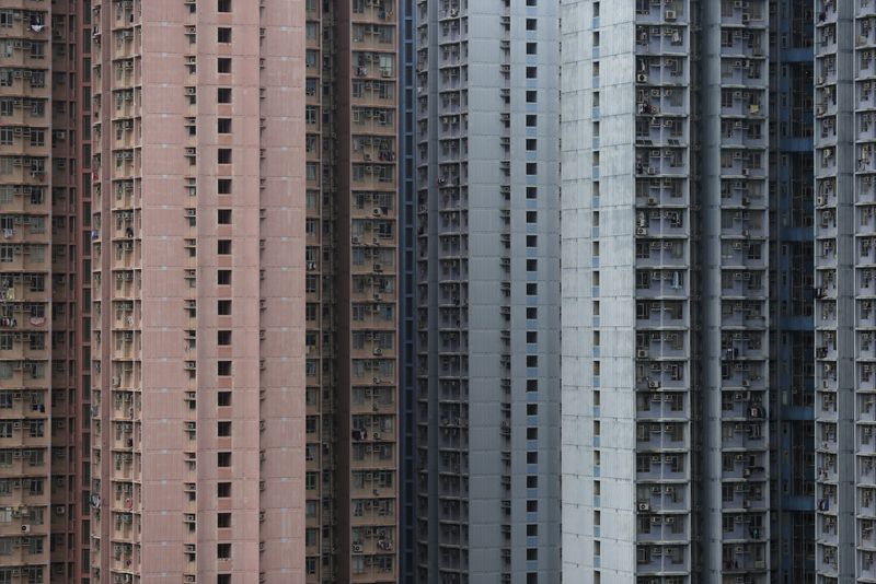 &copy; Reuters. FOTO DE ARCHIVO: Bloques de viviendas públicas se ven en Hong Kong, China 15 de diciembre de 2015. REUTERS/Tyrone Siu/Foto de archivo.