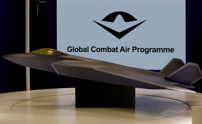 &copy; Reuters. Un modello concettuale del caccia del Global Combat Air Programme (GCAP) viene esposto alla fiera della difesa DSEI Japan presso la Makuhari Messe di Chiba, a est di Tokyo, in Giappone, il 15 marzo 2023. REUTERS/Kim Kyung-Hoon/Foto d'archivio