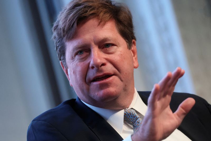 &copy; Reuters. Jay Clayton, former chairman of the SEC, speaks during the 13D Monitor's Active-Passive Investor Summit in New York City, U.S., October 18, 2022. REUTERS/Brendan McDermid/File photo