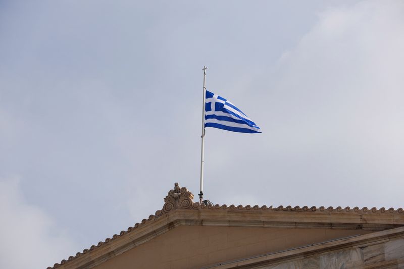 &copy; Reuters. FILE PHOTO: A Greek flag flutters atop the parliament building in Athens, Greece, March 1, 2023. REUTERS/Louiza Vradi