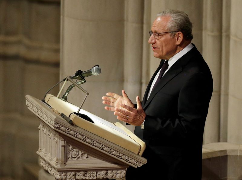 &copy; Reuters. FILE PHOTO: Washington Post reporter Bob Woodward eulogizes former Washington Post executive editor Ben Bradlee during Bradlee's funeral service at the Washington Cathedral October 29, 2014.  REUTERS/Gary Cameron/File Photo