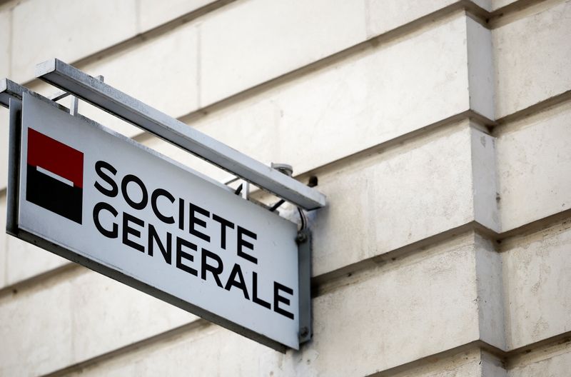 © Reuters. FILE PHOTO: The logo of Societe Generale bank is pictured on an office building in Nantes, France, March 16, 2023. REUTERS/Stephane Mahe/File Photo
