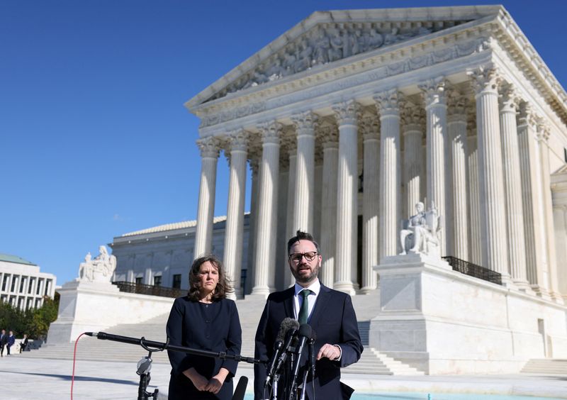 &copy; Reuters. FILE PHOTO: Attorney Marc Hearron with the Center for Reproductive Rights and attorney Julie Murray with Planned Parenthood, speak to the media following arguments over a challenge to a Texas law that bans abortion after six weeks, in front of the  United