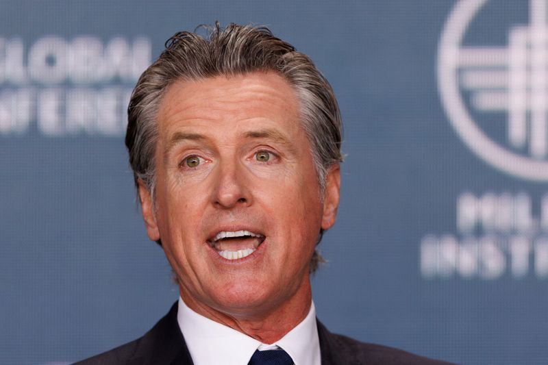 &copy; Reuters. FILE PHOTO: Gavin Newsom, Governor, State of California speaks at the 2023 Milken Institute Global Conference in Beverly Hills, California, U.S., May 2, 2023. REUTERS/Mike Blake