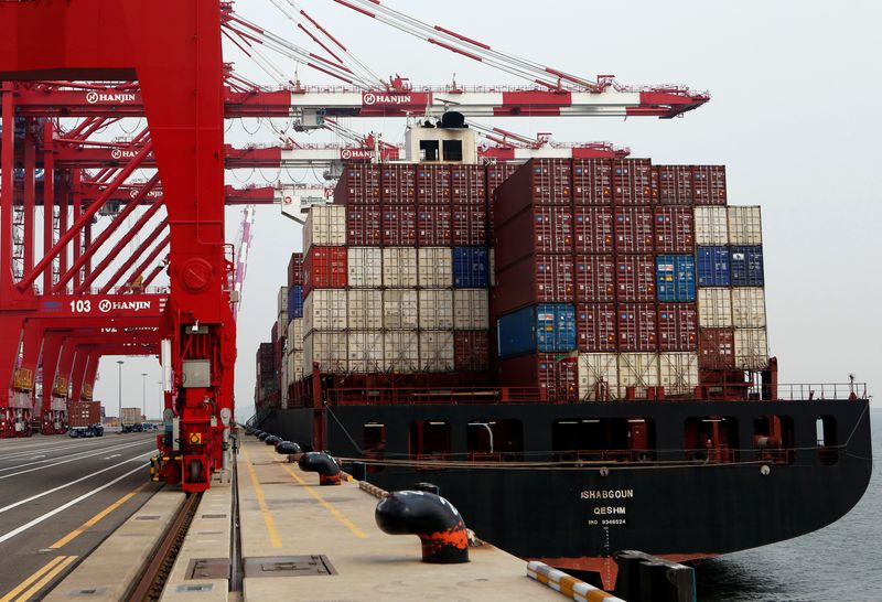 &copy; Reuters. Giant cranes are seen at the Hanjin Shipping container terminal at Incheon New Port in Incheon, South Korea, September 7, 2016.  REUTERS/Kim Hong-Ji