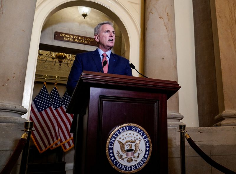 &copy; Reuters. U.S. House Speaker Kevin McCarthy (R-CA) calls for an impeachment inquiry into U.S. President Joe Biden while delivering a statement on allegations surrounding President Biden and his son Hunter Biden, on Capitol Hill in Washington, U.S., September 12, 20