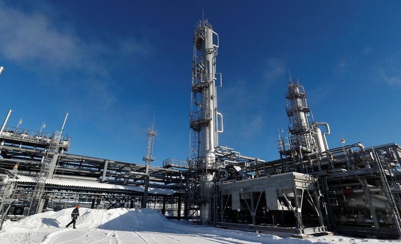 &copy; Reuters. مشهد عام يظهر مصنعا لمعالجة الغاز الطبيعي في حقل ياراكتا للنفط في منطقة إيركوتسك بروسيا. صورة من أرشيف رويترز.