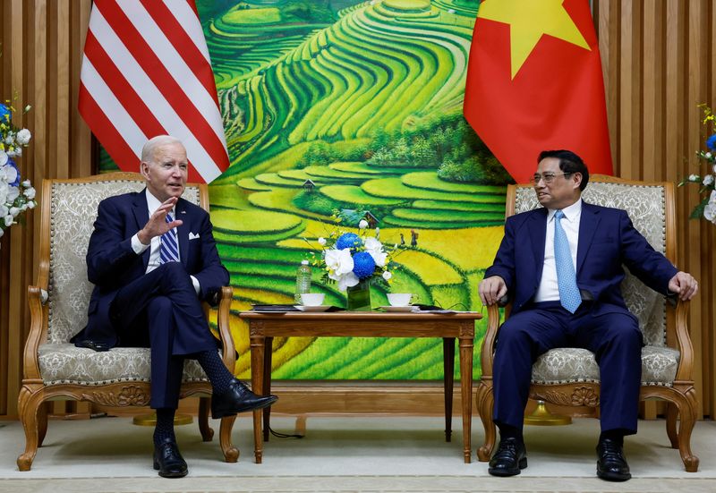 &copy; Reuters. U.S. President Joe Biden meets with Vietnam's Prime Minister Pham Minh Chinh in Hanoi, Vietnam, September 11, 2023. REUTERS/Evelyn Hockstein