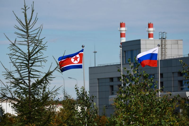 © Reuters. A view shows flags of Russia and North Korea ahead of the meeting of Russia's President Vladimir Putin and North Korea's leader Kim Jong Un at the Vostochny Сosmodrome in the far eastern Amur region, Russia, September 13, 2023. Sputnik/Vladimir Smirnov/Pool via REUTERS