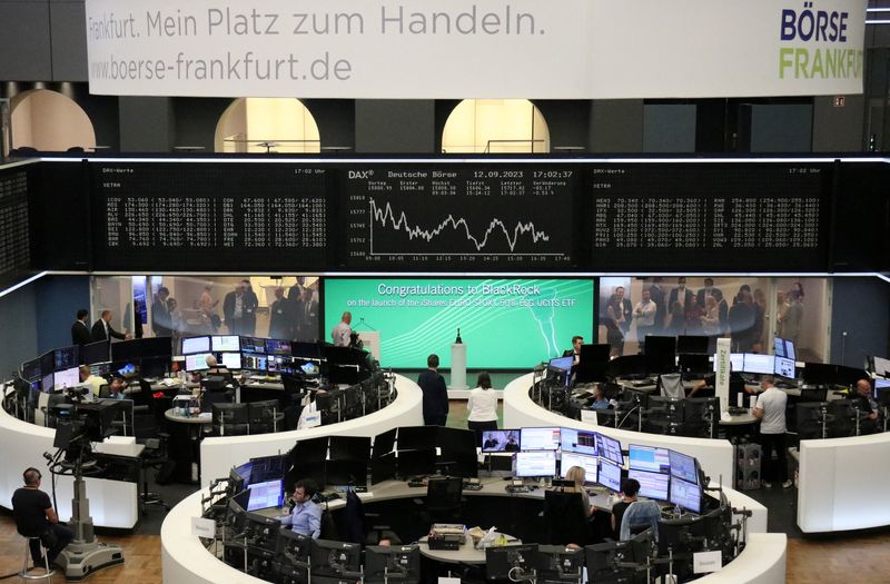&copy; Reuters. FOTO DE ARCHIVO: El índice de precios de las acciones alemanas DAX gráfico en la bolsa de Fráncfort, Alemania. 12 de septiembre de 2023. REUTERS/Staff