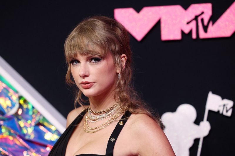 &copy; Reuters. Taylor Swift posa para foto durante o Video Music Awards em Newark, no Estado norte-americano de Nova Jersey
12/09/2023 REUTERS/Andrew Kelly