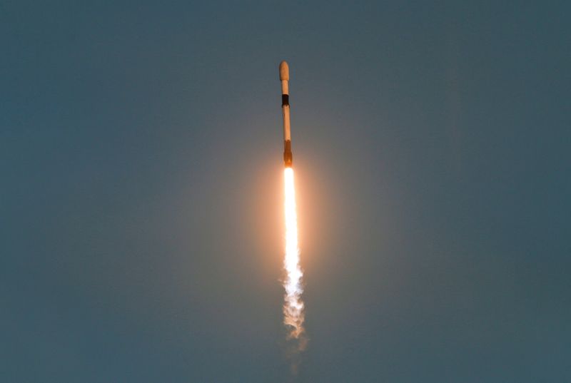 &copy; Reuters. FILE PHOTO: A SpaceX Falcon 9 rocket lifts off with a payload of 21 Starlink satellites from the Cape Canaveral Space Force Station in Cape Canaveral, Florida, U.S., February 27, 2023. REUTERS/Joe Skipper/File Photo