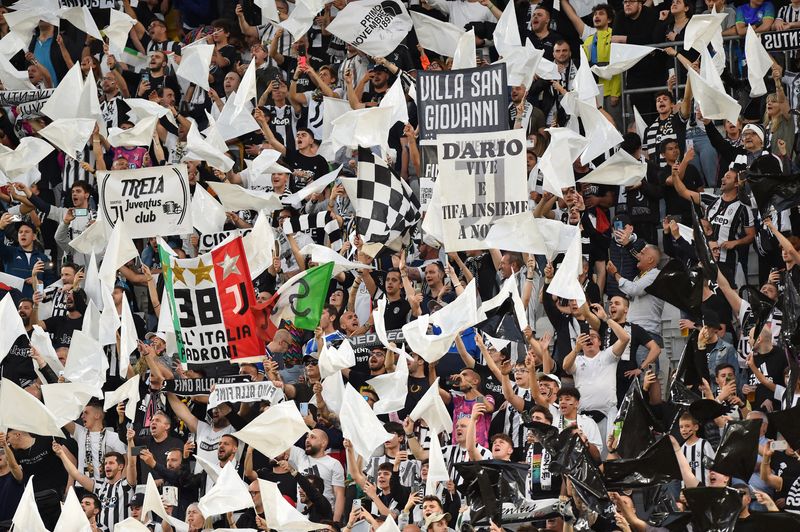 © Reuters. FILE PHOTO: Soccer Football - Serie A - Juventus v AC Milan - Allianz Stadium, Turin, Italy - May 28, 2023 Juventus fans in the stands before the match REUTERS/Massimo Pinca/File Photo