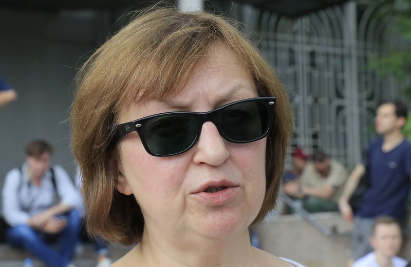 &copy; Reuters. FILE PHOTO: Galina Timchenko, CEO of online news portal Meduza, speaks during an interview outside a court building in Moscow, Russia, on June 8, 2019. REUTERS/Tatyana Makeyeva/File Photo