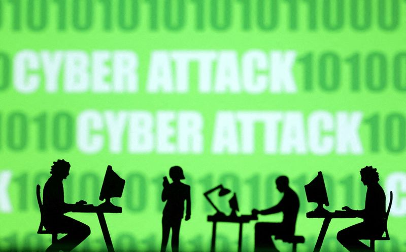&copy; Reuters. Ilustração mostra miniaturas de pessoas com computadores, códigos binários e palavras 'Cyber attack'
19/07/2023
REUTERS/Dado Ruvic/Foto ilustrativa