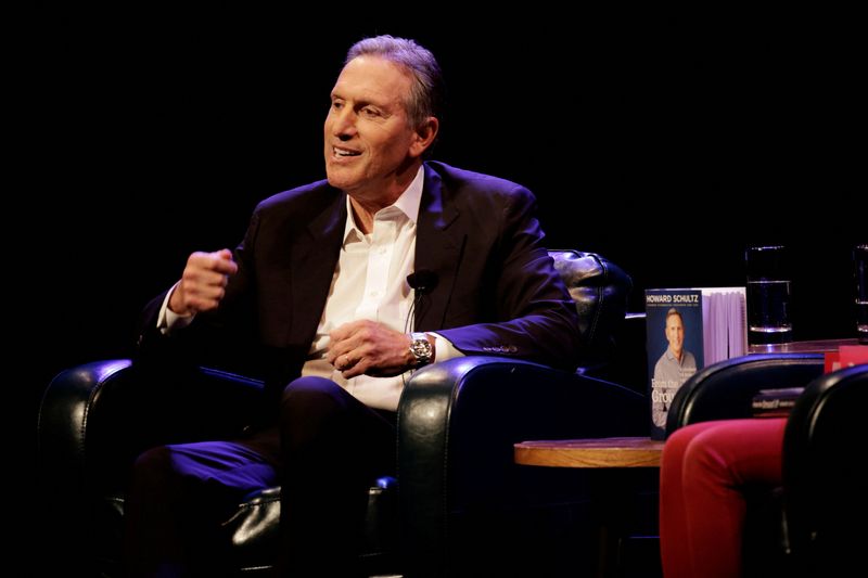 &copy; Reuters. Foto de archivo del ex CEO de Starbucks Howard Schultz en un evento en Seattle, Washington
Ene 31, 2019. REUTERS/Jason Redmond/
