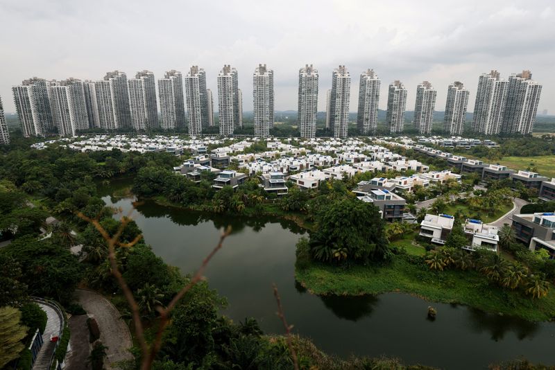 &copy; Reuters. FILE PHOTO: A view of the residential apartments in Country Garden's Forest City development in Johor Bahru, Malaysia August 16, 2023. REUTERS/Edgar Su/File Photo