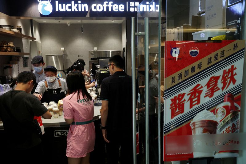 &copy; Reuters. FILE PHOTO: An advertisement promoting a Kweichow Moutai liquor latte is seen at a Luckin Coffee store in Beijing, China, September 4, 2023. REUTERS/Florence Lo/File Photo