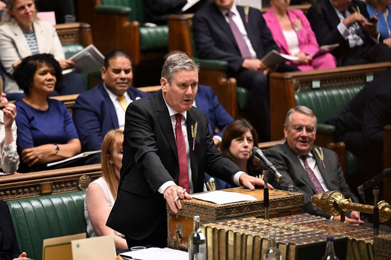 &copy; Reuters. Sir Keir Starmer, Leader of the Opposition speaks during Prime Minister's Questions, at the House of Commons in London, Britain September 13, 2023. UK Parliament/Maria Unger/Handout via REUTERS