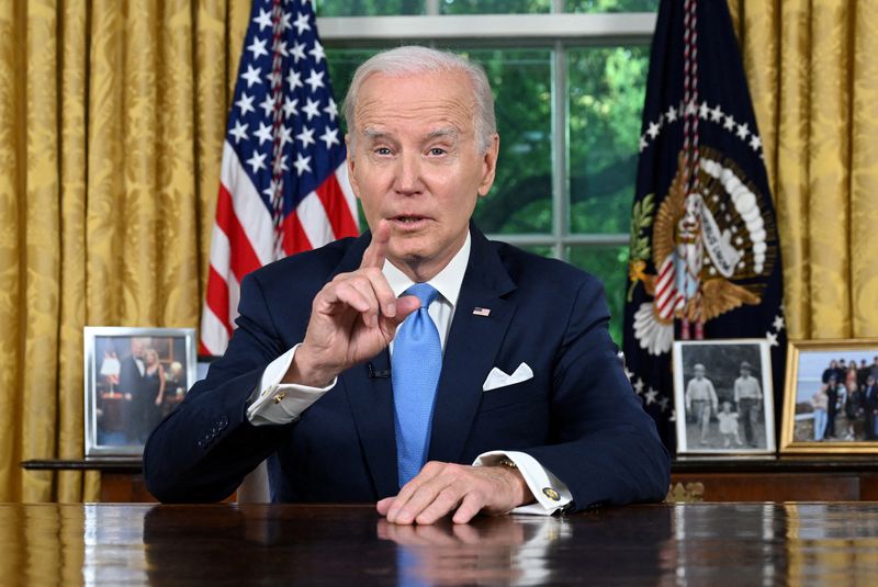 &copy; Reuters. US President Joe Biden addresses the nation on averting default and the Bipartisan Budget Agreement, in the Oval Office of the White House in Washington, DC, June 2, 2023.   JIM WATSON/Pool via REUTERS     TPX IMAGES OF THE DAY