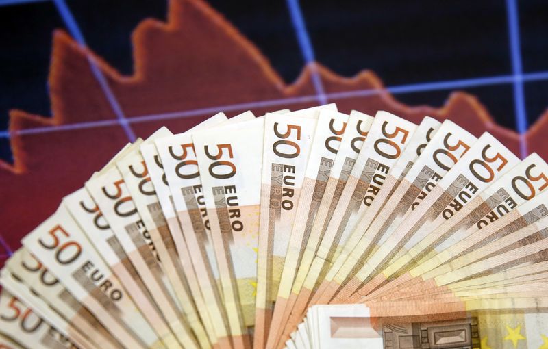 &copy; Reuters. Banconote da 50 euro in una illustrazione. 9 marzo 2015. REUTERS/Dado Ruvic (BOSNIA AND HERZEGOVINA - Tags: BUSINESS)