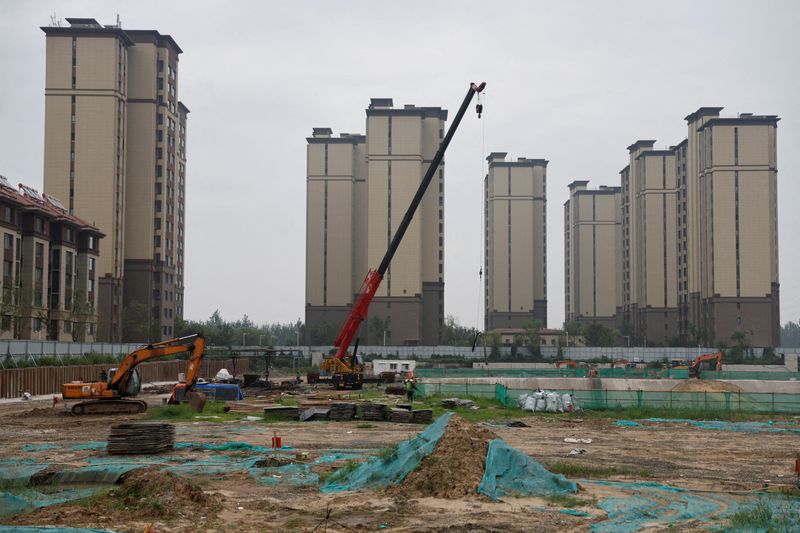 &copy; Reuters. FILE PHOTO: A construction site of residential buildings by Chinese developer Country Garden is pictured in Tianjin, China August 18, 2023. REUTERS/Tingshu Wang/File Photo