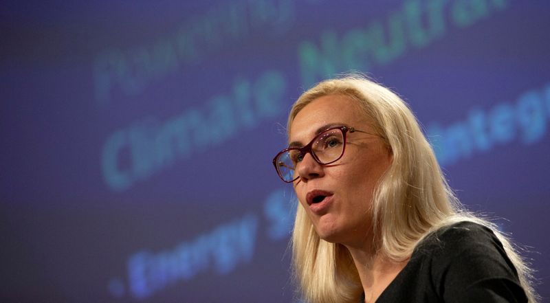 &copy; Reuters. FILE PHOTO: Energy Commissioner Kadri Simson speaks during a news conference at the European Commission headquarters in Brussels, Belgium July 8, 2020. Virginia Mayo/pool/File Photo