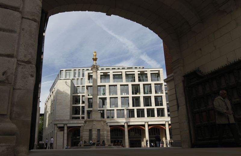 &copy; Reuters. Le bâtiment de la Bourse de Londres, en Grande-Bretagne. /Photo prise le 24 septembre 2009/REUTERS/Stephen Hird      
