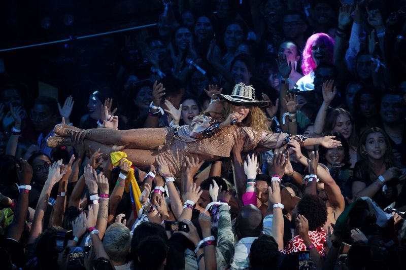 © Reuters. Shakira actúa durante los MTV Video Music Awards 2023 en el Prudential Center de Newark, Nueva Jersey, Estados Unidos, el 12 de septiembre de 2023. REUTERS/Brendan Mcdermid 