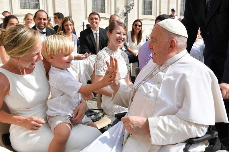 &copy; Reuters. Papa Francisco durante missa semanal no Vaticano
13/9/2023 Mídia do Vaticano/­Divulgação via REUTERS