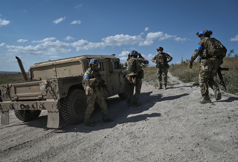 &copy; Reuters. Servicemen of Ukraine's 3rd Separate Assault Brigade prepare to conduct a reconnaissance mission, amid Russia's attack on Ukraine, near Bakhmut, Ukraine September 7, 2023. REUTERS/Stringer/File Photo