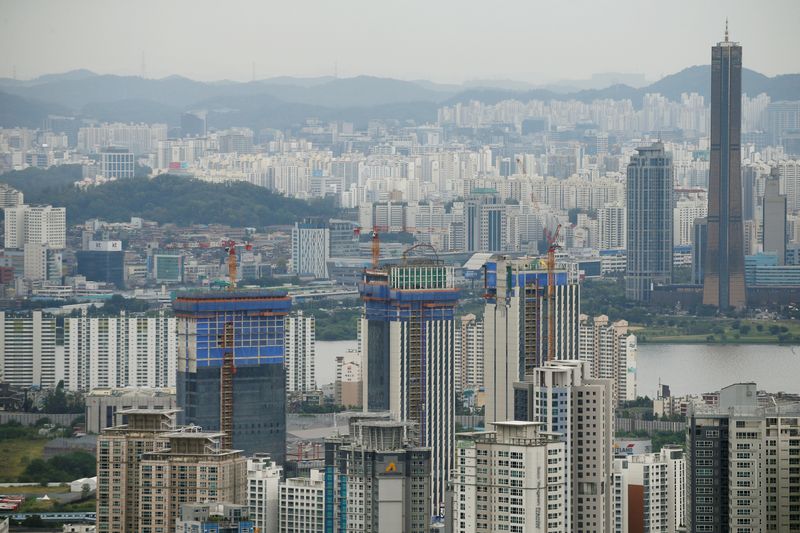 &copy; Reuters. FILE PHOTO: An apartment complex which is currently under construction is seen in Seoul, South Korea, August 30, 2016. REUTERS/Kim Hong-Ji/File Photo