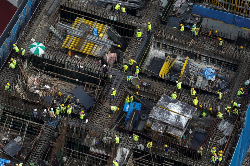 &copy; Reuters. FILE PHOTO: Workers work at a construction site in central Bangkok, Thailand, September 26, 2016. REUTERS/Athit Perawongmetha/File Photo