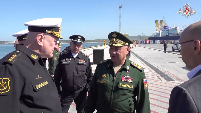 &copy; Reuters. Russia's Defence Minister Sergei Shoigu visits the "Zvezda" (Star) military plant in the far eastern Primorsky region, Russia, in this still image from video published September 15, 2023. Russian Defence Ministry/Handout via REUTERS