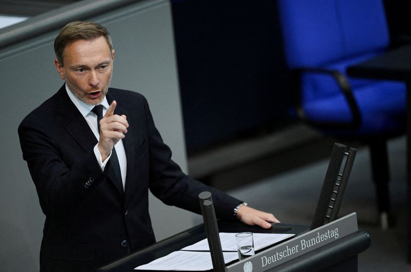 &copy; Reuters. FILE PHOTO: German Finance Minister Christian Lindner speaks during a plenum session of the lower house of parliament, Bundestag, to present the 2024 budget and financial planning of the Federal Government, in Berlin, Germany September 5, 2023. REUTERS/An