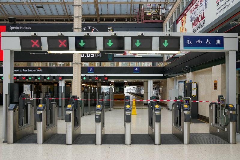 &copy; Reuters. FILE PHOTO: A view of an empty Charing Cross train station during planned strike action in London, Britain May 12, 2023. REUTERS/Maja Smiejkowska