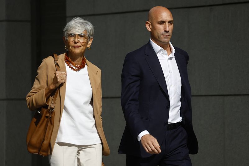 © Reuters. Former president of the Royal Spanish Football Federation Luis Rubiales arrives at the high court in Madrid, Spain - September 15, 2023 REUTERS/Susana Vera