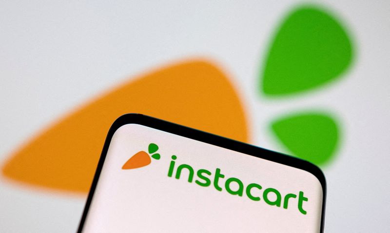 © Reuters. FILE PHOTO: Smartphone with displayed Instacart logo is seen in this illustration taken March 25, 2022. REUTERS/Dado Ruvic/Illustration/File Photo